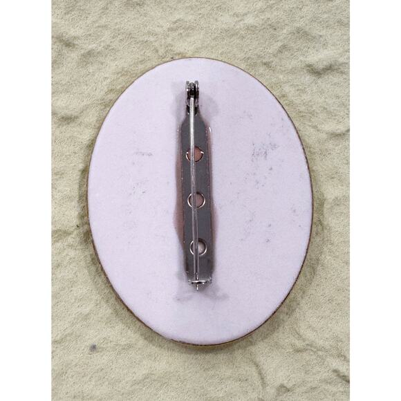 Vintage Oval Porcelain Santa Claus Brooch Pin - Picture 4 of 4